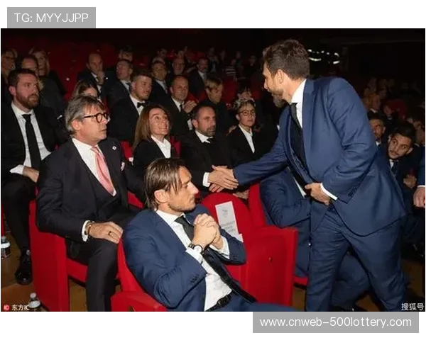 托蒂鼓掌回应球迷欢呼：传奇队长与罗马俱乐部关系的温情时刻